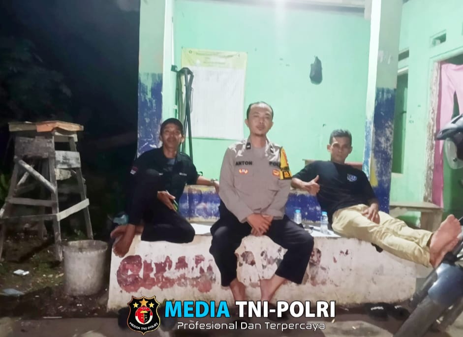 Bhabinkamtibmas Wilayah Hukum Polsek Ciampea Giat Cooling Sistem Monitoring Siskamling di Desa Cibuntu Beri Pesan Kamtibmas 