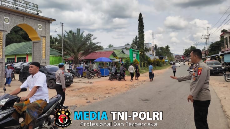 Pengamanan Ibadah Jumat Oleh Personel Polsek Mempawah Hulu