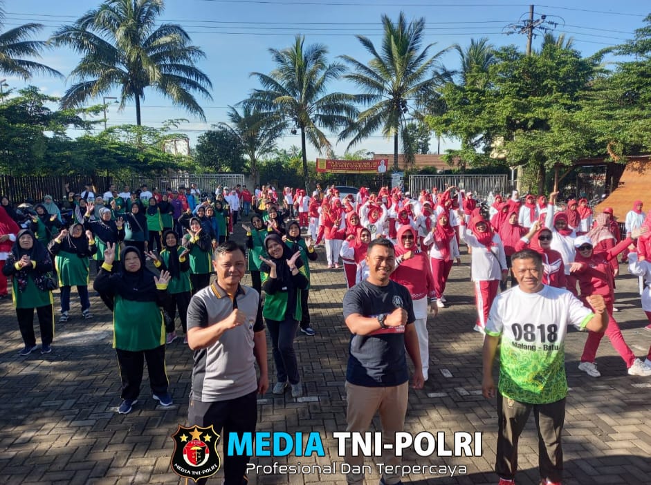 Tingkatkan Silaturahmi, Koramil 0818/Tajinan Gelar Senam Bareng Warga