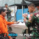 Fasilitas Kesehatan Jauh, Satgas Yonif 323 Kostrad Gelar Pelayanan Kesehatan Gratis