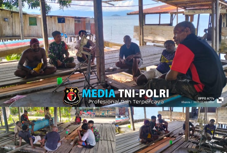 Babinsa Koramil 1705-03/Kwatisore Melaksanakan Komunikasi Sosial dengan Warga Binaan di Kampung Akudiomi Distrik Yaur