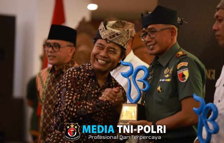 Letkol Arhanud Joko Sukoyo Terima Penghargaan sebagai Inspirator Ketahanan Pangan di Sun Rise of Java Award 2025