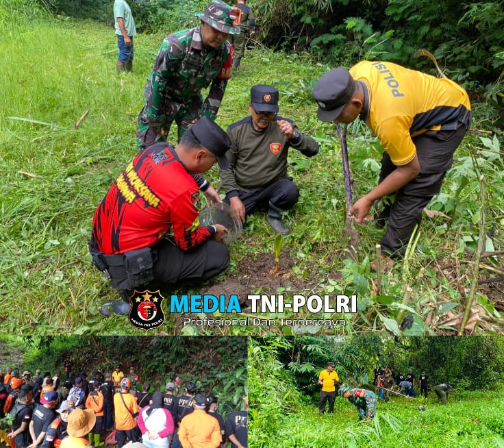 Penghijauan Babinsa Pandanlandung Sertu Sutrisno di Sekitar Sumber Mata Air