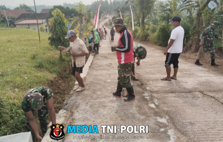 Umbul-Umbul Sepanjang Desa Kalinanas Demi Kemeriahan Pembukaan TMMD
