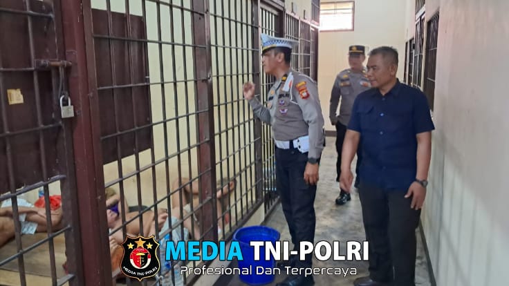 Pastikan Keamanan, Polres Landak Periksa Kondisi Tahanan dan Ruang Sel