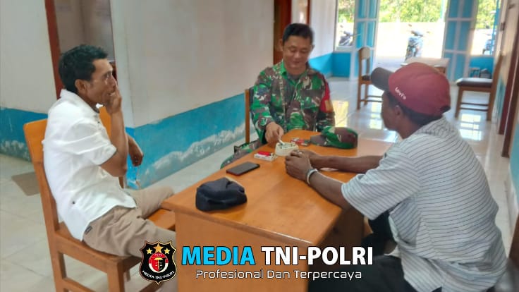 Babinsa Nabire Aktif Jalin Komunikasi Sosial Bersama Perangkat Kampung.