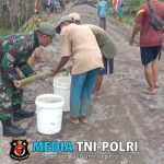 Dipikul Siapa Takut,,,,,Satgas TMMD Tetap Semangat Dekatkan Air