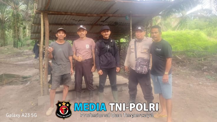 Bhabinkamtibmas Polsek Sebangki Koordinasi dengan Satpam PT. SMS untuk Cegah Pencurian Buah Sawit