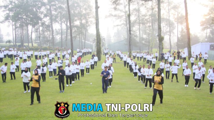 Kepala Daerah Antusias Ikuti Senam Pagi pada Hari Kedua Retreat Pembekalan di Magelang