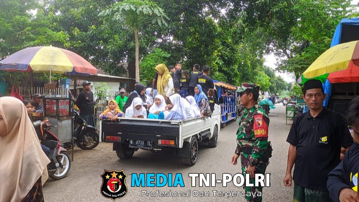 Pastikan Aman dan Lancar, Babinsa Desa Kepuh Monitoring Karnaval Haflah Ikhtibar MTs dan MA Sunan Ampel