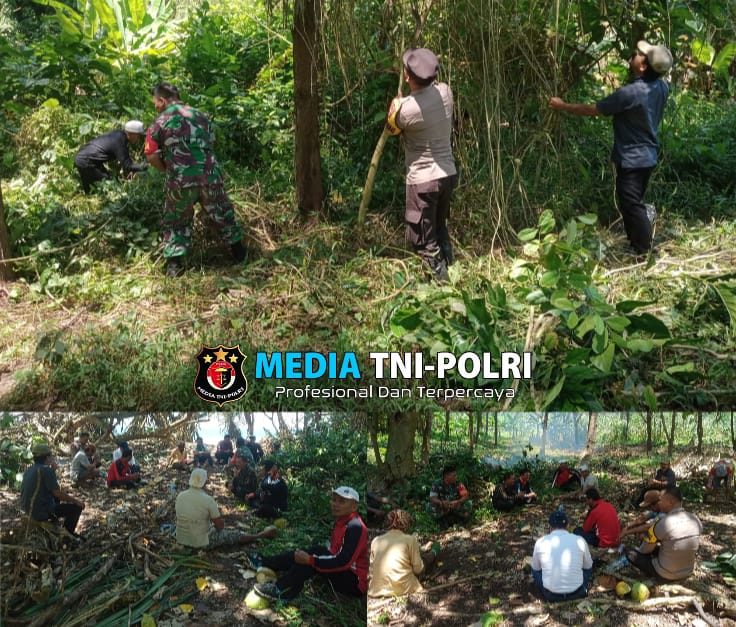 Jaga Keasrian Wisata, Babinsa dan Warga Masyarakat Bersih-Bersih Pantai Ngudel
