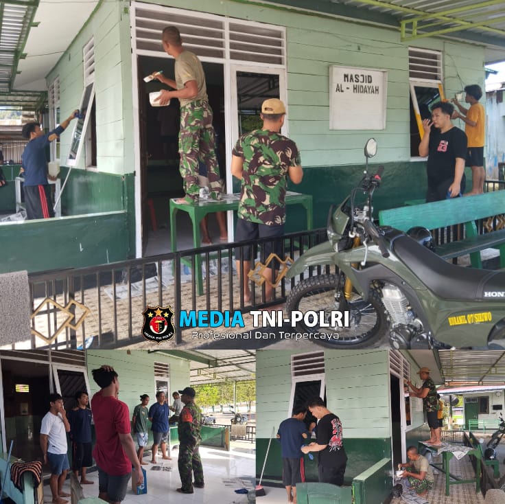 Jelang Ramadhan 1446 H,Anggota Koramil Siriwo dan Masyarakat Karya Bakti Pembersihan Masjid Al-Hidayah.