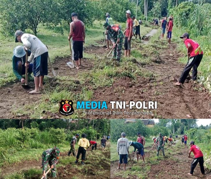 Minggu Bersih Babinsa Kebunduren Bersama Warga, Bahu-Membahu Kerja Bakti Bersihkan Jalan Dusun