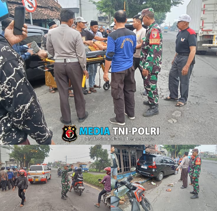 Babinsa Desa Carat Serda Sudiar R Berikan Pertolongan Pertama dalam Kecelakaan di Jalan Raya Carat