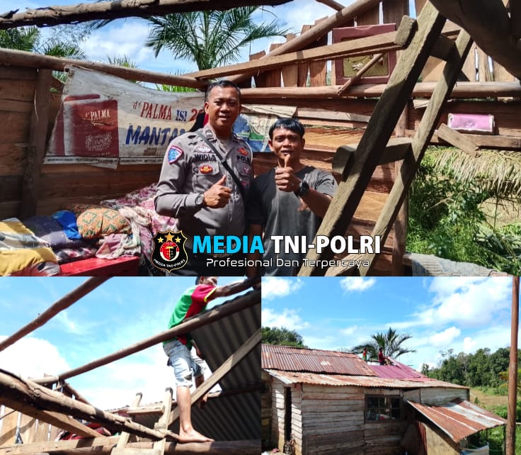 Bhabinkamtibmas Polsek Mempawah Hulu Datangi Rumah Warga yang Terkena Bencana Angin Kencang.