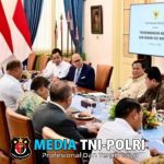 Presiden Prabowo Subianto Menggelar Pertemuan dengan Jajaran Menteri Kabinet Merah Putih di Istana Merdeka