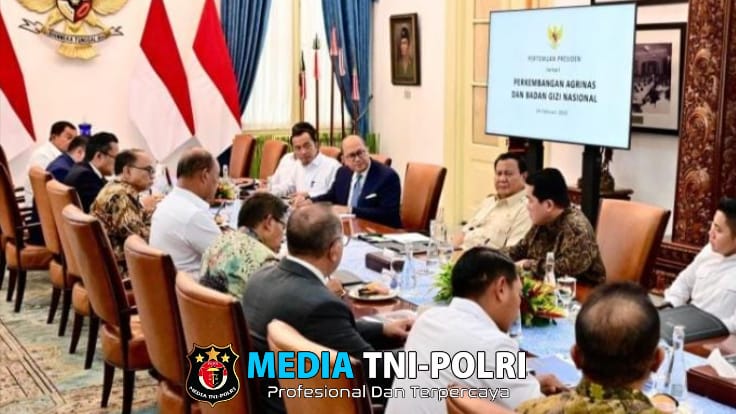 Presiden Prabowo Subianto Menggelar Pertemuan dengan Jajaran Menteri Kabinet Merah Putih di Istana Merdeka