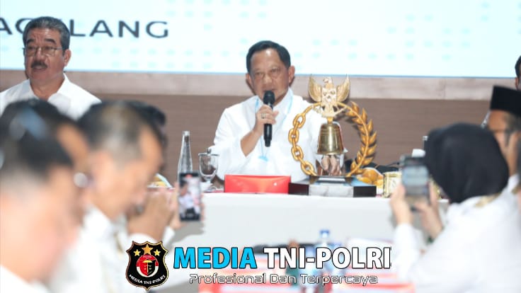 Berlangsung Hangat, Mendagri Ajak Peserta Retret Magelang Nikmati Jamuan Santap Siang