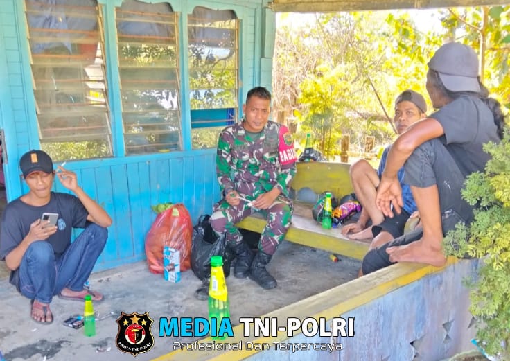 Peran Babinsa Nabire dalam Membangun Kedekatan dengan Masyarakat melalui Komunikasi Sosial.