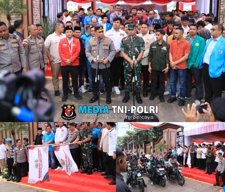 Kapolri dan Panglima TNI Bagikan 161.411 Paket Bansos Jelang Ramadan