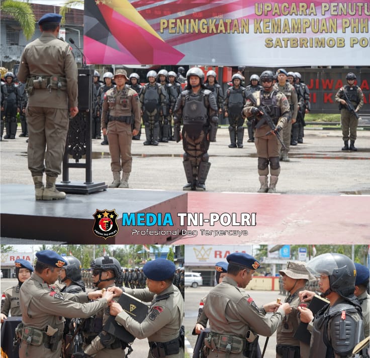 Dansatbrimob Polda Kalbar memimpin langsung pelaksanaan Upacara Penutupan Latihan Peningkatan Kemampuan PHH dan Anti Anarkis T.A. 2025 Satbrimob Polda Kalbar