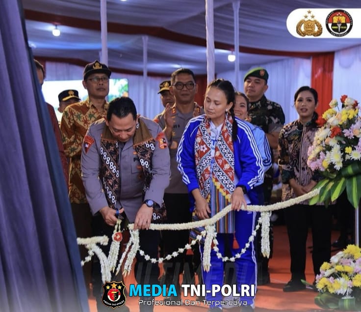 Kapolri Resmikan Infrastruktur dan Serahkan Bansos di Kulonprogo