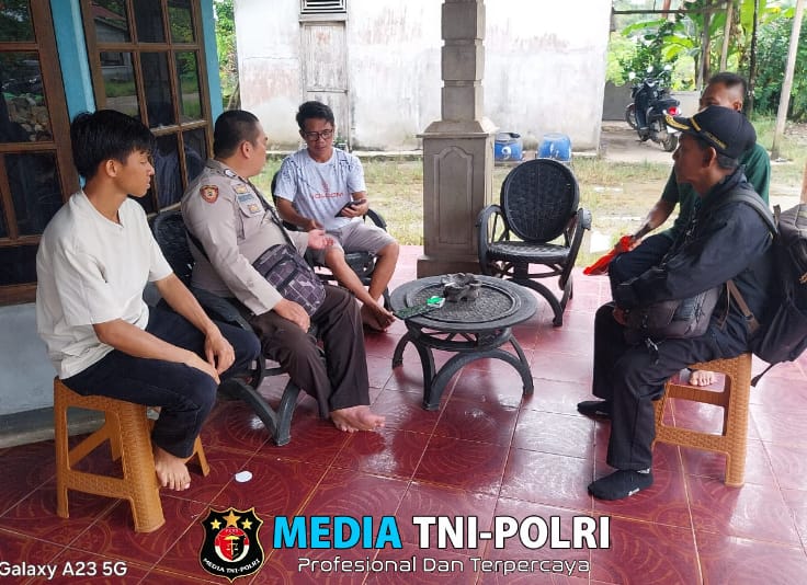 Kunjungi Dirumah Warga, Bhabinkamtibmas Polsek Sebangki Berikan Himbauan Kamtibmas