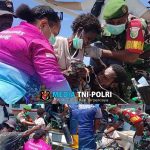 Babinsa Pos Ramil Tubang Bantu Evakuasi Masyarakat Melalui Jalur Air dan Pesawat Udara