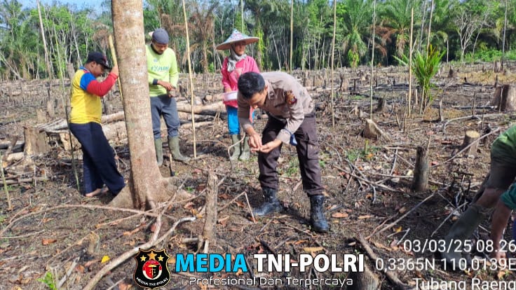 Penanaman Perdana Benih Jagung di Desa Tubang Raeng Kecamatan Jelimpo