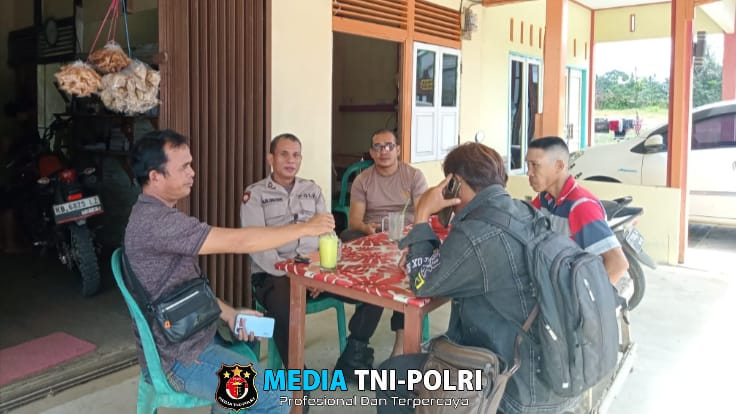 Kanit Binmas Sambangi Warga Desa, Berikan Arahan Pentingnya Menjaga Keamanan