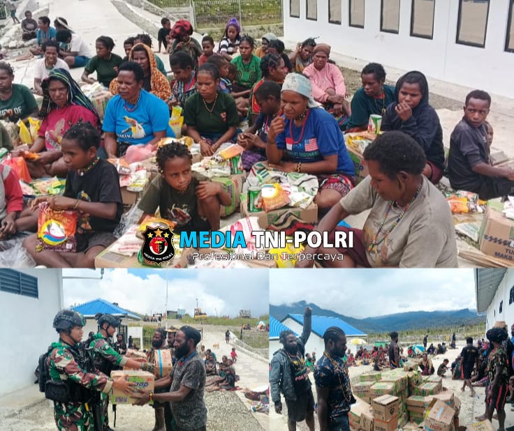 Sukacita Masyarakat Distrik Sinak menerima Sembako dari Pemerintah melalui Personel Satgas Yonif 751/VJS