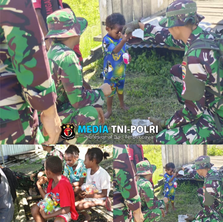 Bagikan Mainan Anak, Satgas Yonif 131/BRS Bawa Kecerian Untuk Anak Papua