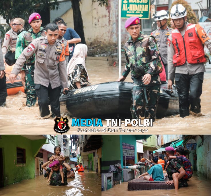 Aksi Tanggap Prajurit Pasmar 1 Korps Marinir Evakuasi Korban Banjir di Jakarta