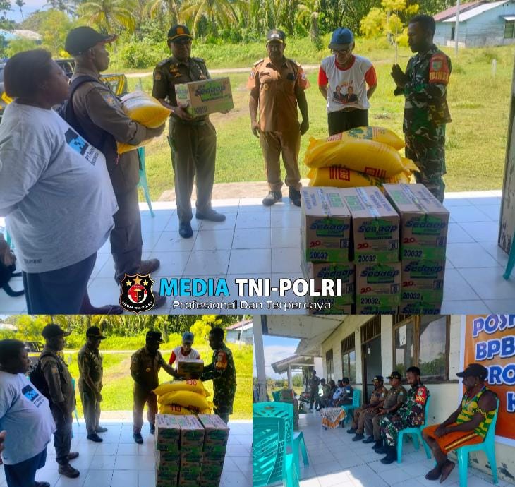 Babinsa 1705-01/Nabire Dampingi Penyaluran Bantuan Sembako untuk Warga Korban Bencana Abrasi