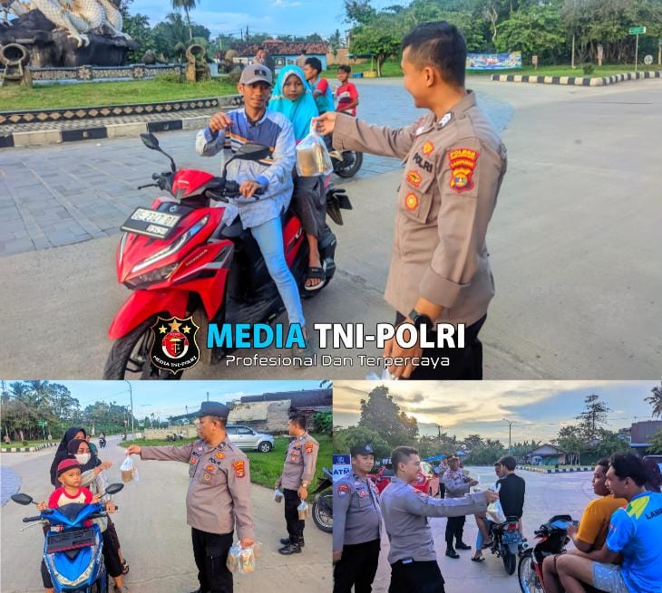 Semarak Ramadhan 1446 H, Satbinmas Polres Tulang Bawang Barat Berbagi Takjil ke Masyarakat