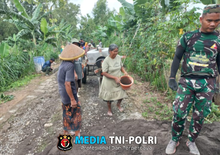 Ada Nenek Tua Bantu Satgas TMMD