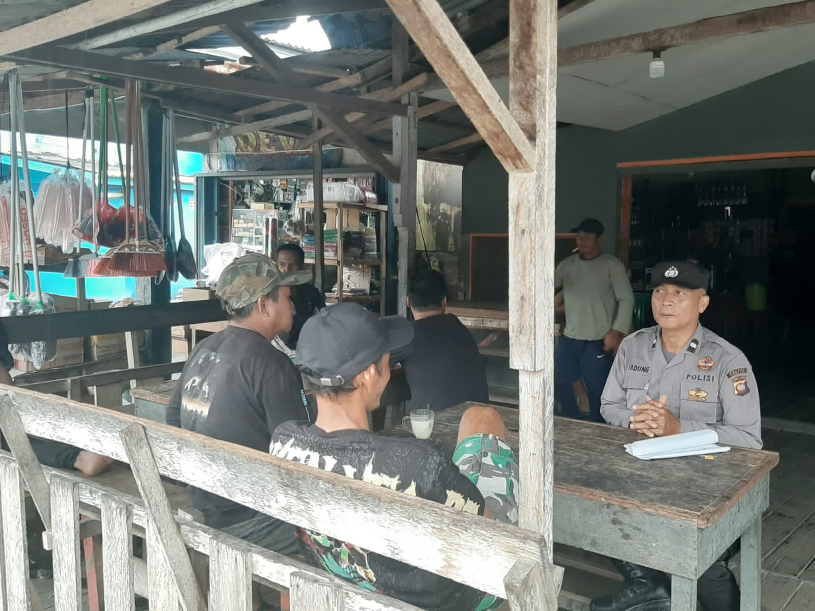 Polsek Mandor Laksanakan Jum’at Curhat Tampung Aspirasi Masyarakat