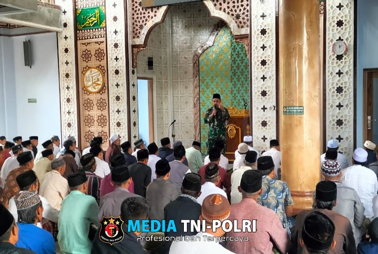 Kegiatan Sholat Jumat Bersama dalam TMMD ke-123: Sinergi TNI dan Masyarakat di Lumajang