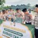 Wakapolres Tulang Bawang Barat Dalam Semarak Ramadhan 1446 H Berbagi Takjil gratis Disambut Antusias Masyarakat Pengendara
