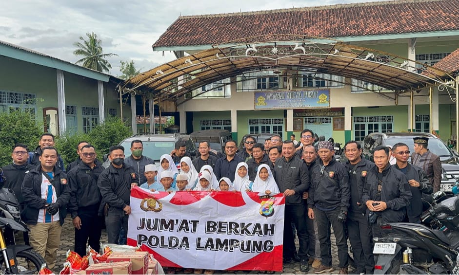 Jumat Berkah Ramadhan : Direktorat Intelkam Polda Lampung Gelar Bakti Sosial