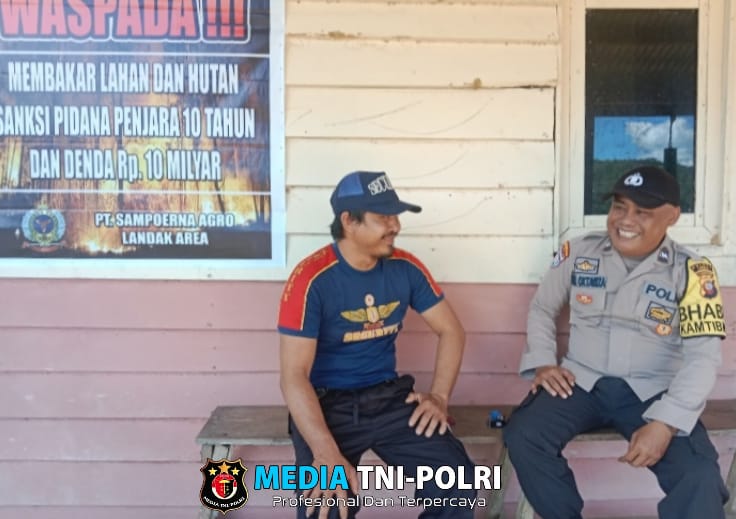 Bhabinkamtibmas Polsek Air Besar Sambangi Security dan Berikan Himbauan Kamtibmas