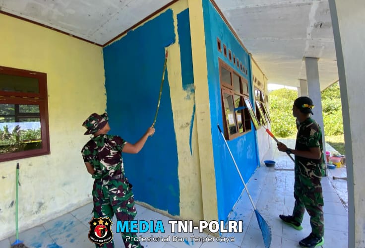 Satgas Yonif 762/VYS Membuat Nyaman dan Bersih PAUD Kalvari Yembun