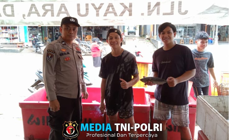 Patroli Siang Polsek Menyuke Memeri Imbauan Kamtibmas Kepada Warga