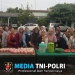 Safari Ramadhan: Persit Kartika Chandra Kirana Ranting 18 Koramil 17 Muncar Gelar Bagi Takjil dan Buka Bersama