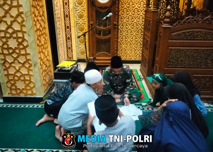 Keharmonisan dalam Kebersamaan: Satgas TMMD Ke-123 Laksanakan Sholat Taraweh Berjamaah di Lumajang