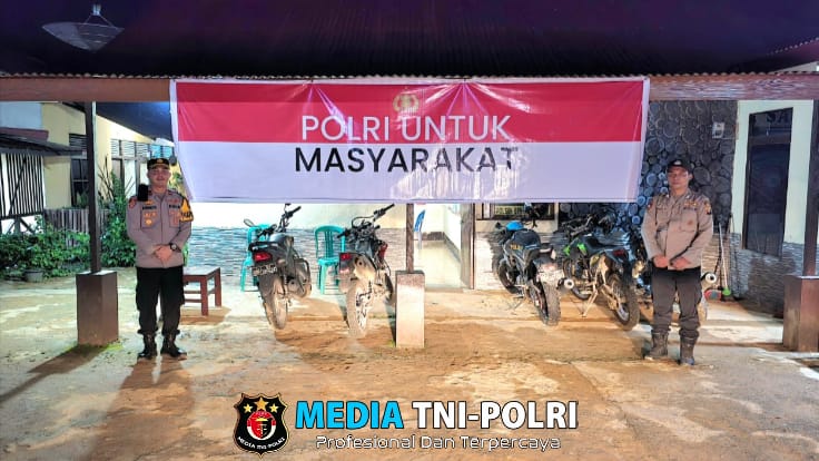 Tingkatkan Pelayanan, Polsek Sengah Temila Pasang Banner “POLRI UNTUK MASYARAKAT”