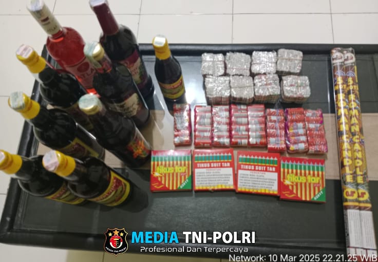 Personil Polres Lampung Timur Razia Minuman Keras dan Petasan dalam Rangka Ops Cempaka Krakatau 2025