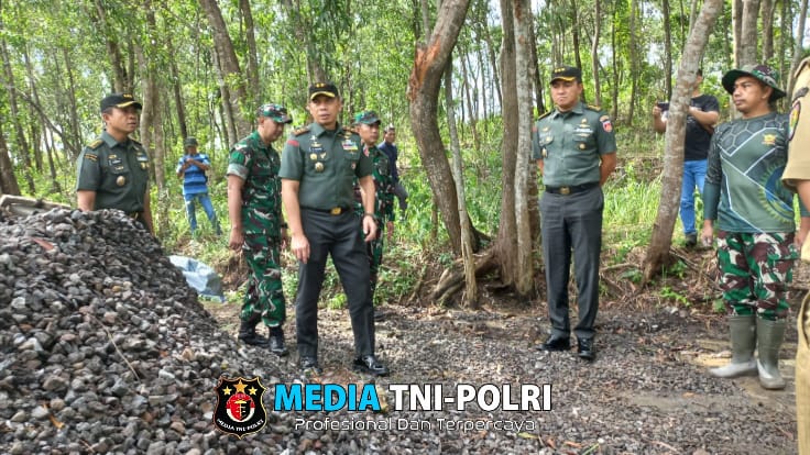Pangdam Diponegoro Tinjau TMMD Reguler di Desa Kalinanas Wonosamudro