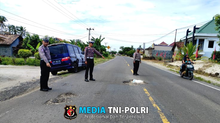 Jelang Operasi Ketupat Krakatau 2025, Sat Lantas Polres Lampung Timur Laksanakan Survei Jalan Rusak di Jalintim