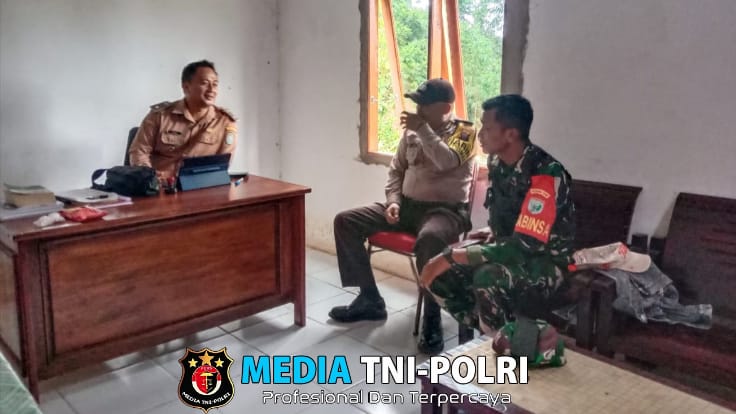 Pertebal Sinergitas dan Kemitraan Bhabinkamtibmas dan Babinsa Silaturahmi Kepada Kepala Desa